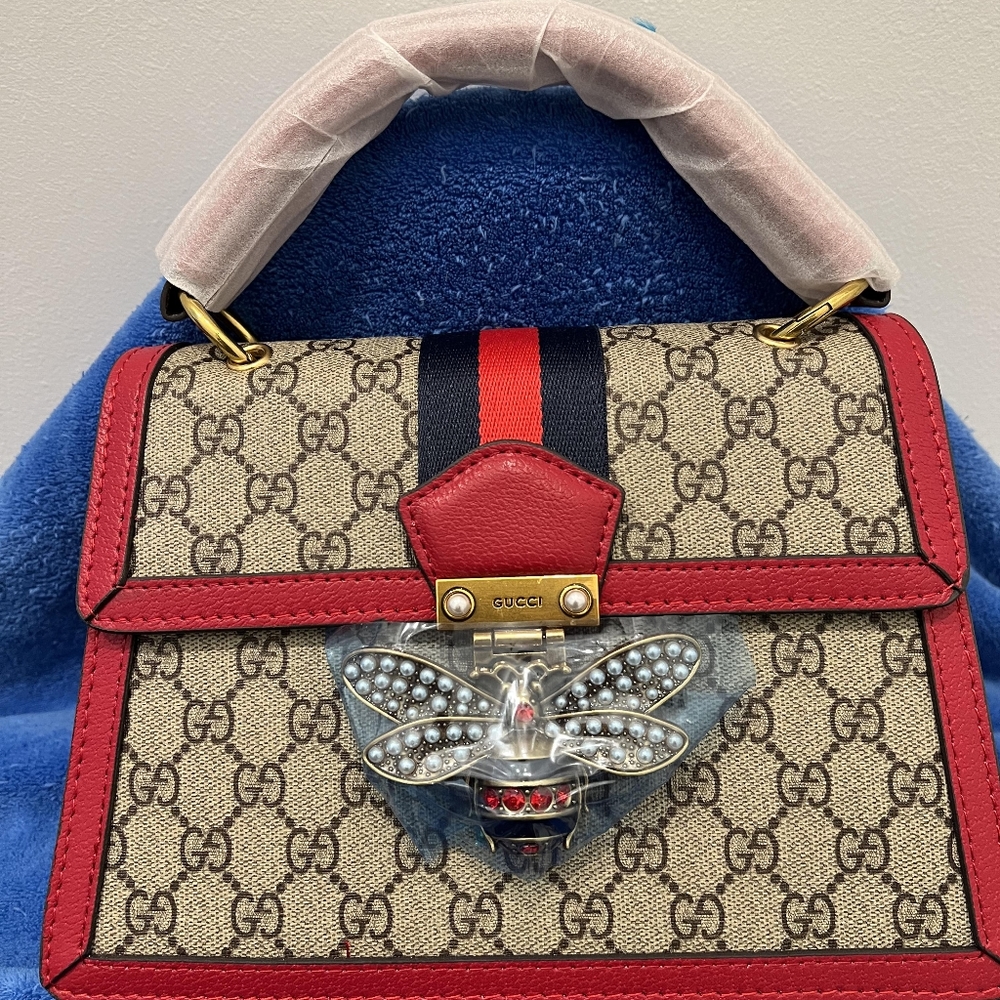 New Gucci Supreme Monogram Small Queen Margaret Top Handle Bag Red